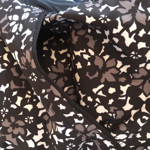 NWOT Lands End Black and White Floral Swim Shorts. - Picture 8 of 10
